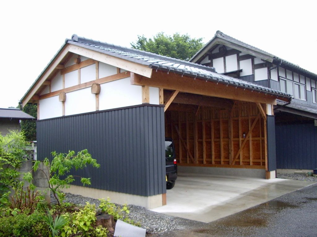 日本建築風の車庫